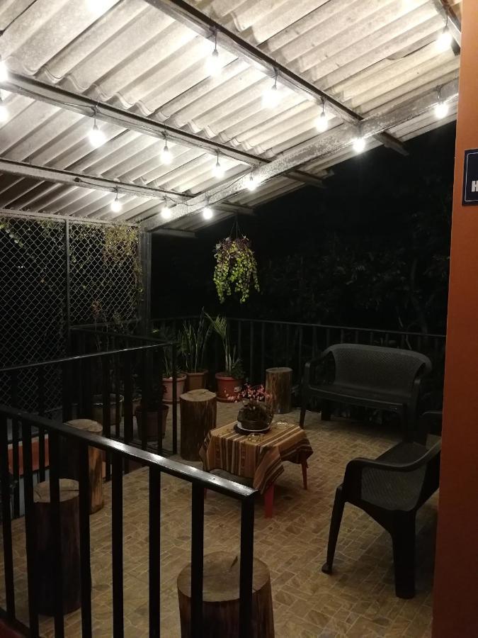 Chapelet Hostal Tababela Eksteriør billede