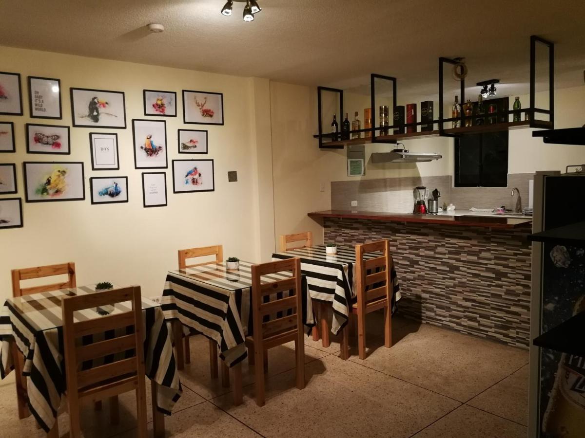 Chapelet Hostal Tababela Eksteriør billede