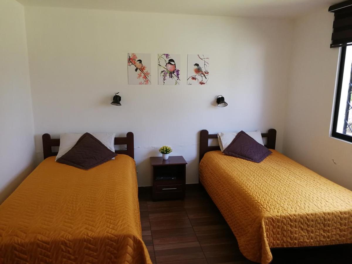 Chapelet Hostal Tababela Eksteriør billede