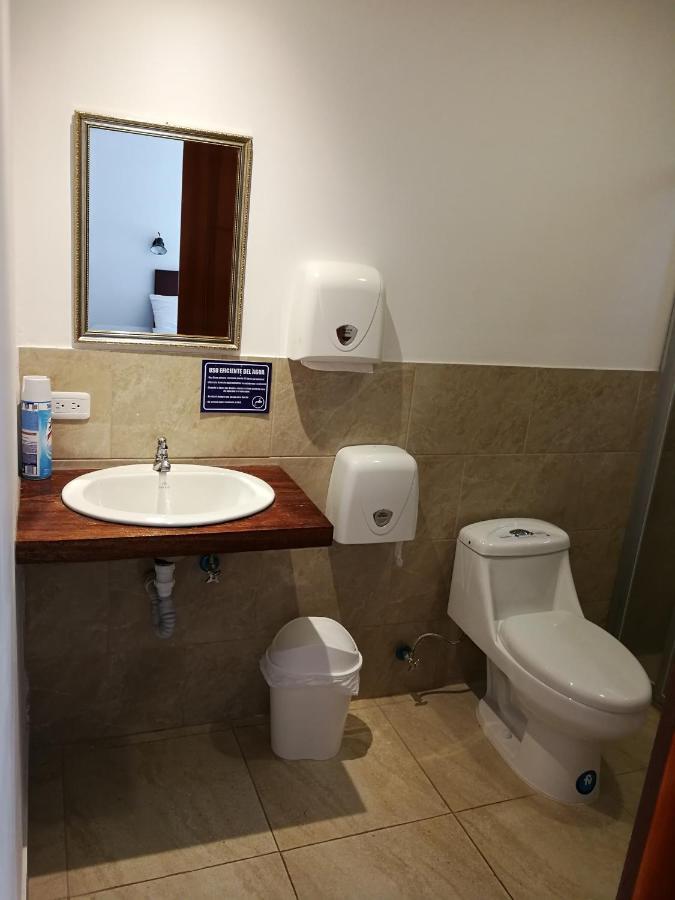 Chapelet Hostal Tababela Eksteriør billede