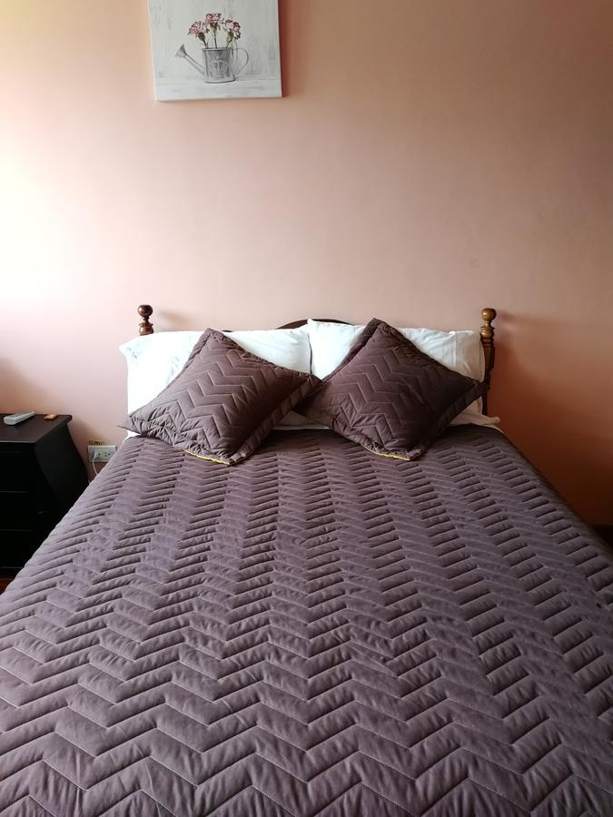 Chapelet Hostal Tababela Eksteriør billede