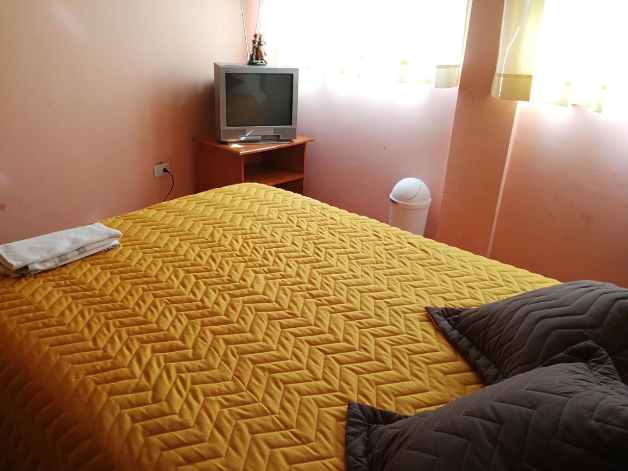 Chapelet Hostal Tababela Eksteriør billede