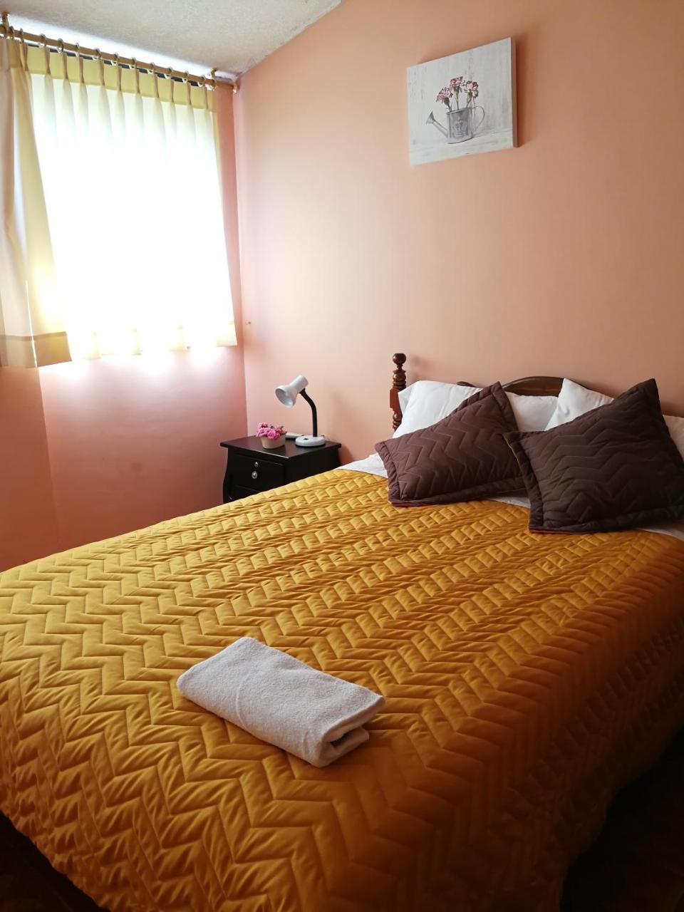Chapelet Hostal Tababela Eksteriør billede