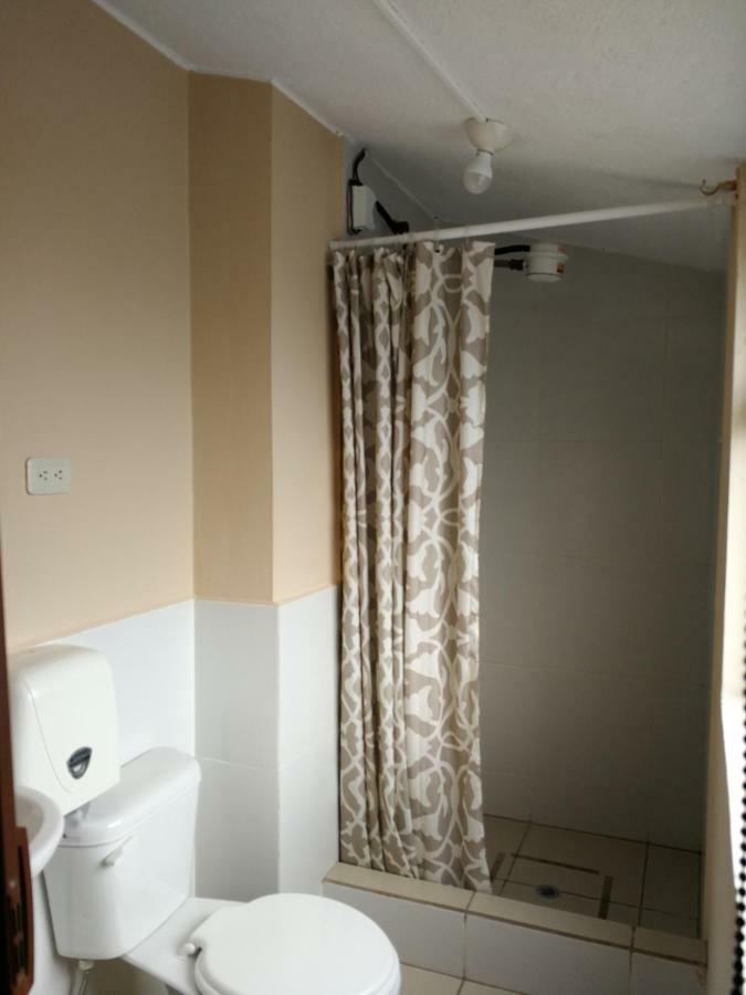 Chapelet Hostal Tababela Eksteriør billede