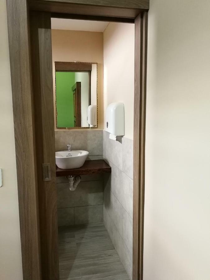 Chapelet Hostal Tababela Eksteriør billede